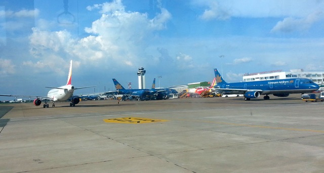 Cần 19.000 tỷ đồng để “giải cứu” sân bay Tân Sơn Nhất - 1 Sân bay Tân Sơn Nhất đang quá tải nghiêm trọng