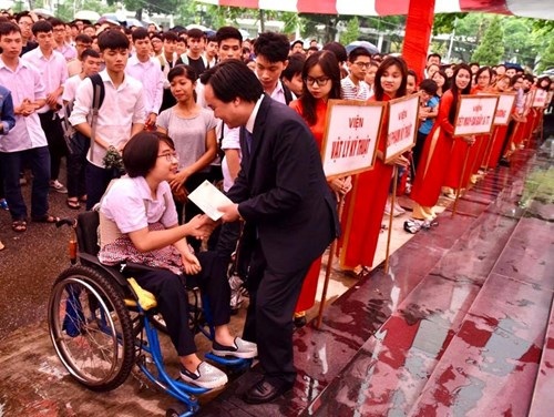 Bộ trưởng Phùng Xuân Nhạ: “Tân sinh viên hãy trau dồi tính nhân văn, kỹ năng sống” - 5 Bộ trưởng Phùng Xuân Nhạ: “Tân sinh viên hãy trau dồi tính nhân văn, kỹ năng sống” - 5