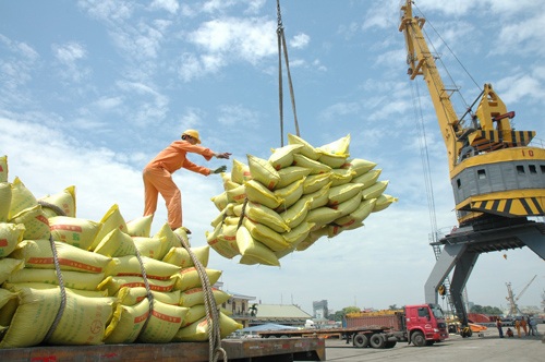 Tăng trưởng thấp cần "cẩn trọng" với lạm phát cao! - 1 Tăng trưởng thấp, lạm phát cao là vấn đề hai mặt của nền kinh tế đang gặp phải (ảnh minh hoạ)