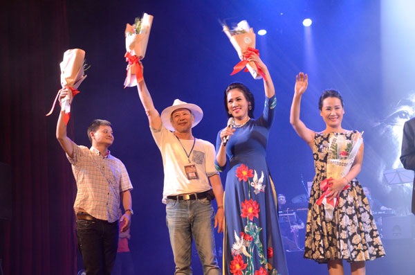 Phú Quang biểu diễn không… cát- sê trong đêm nhạc Nguyễn Trọng Tạo - 11 Ê kíp chương trình.