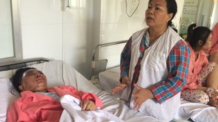 Vụ người đàn ông tạt cả can a xít: Mâu thuẫn âm ỉ từ chiếc xe chở cơm thiu - 2 Nhiều nạn nhân bị bỏng vì can axit