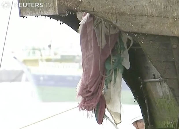 
Hàng chục thi thể đã bị thối rữa được tìm thấy trên các tàu ma dạt vào bờ biển Nhật Bản. (Ảnh: Reuters)
