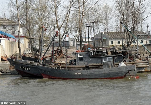 Tàu Nga cứu 3 thuyền viên tàu cá Triều Tiên trôi dạt trên biển - 1
Một tàu cá Triều Tiên. (Ảnh minh họa: Dailymail)