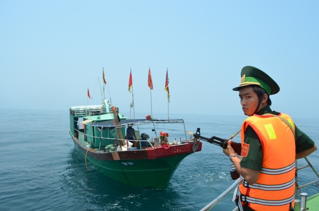 6 tháng phát hiện hơn 200 tàu cá Trung Quốc xâm phạm vùng biển Việt Nam - 1 Trong 6 tháng đầu năm 2017, lực lượng Kiểm ngư Việt Nam đã phát hiện 201 tàu cá Trung Quốc xâm phạm vùng biển của Việt Nam (Ảnh minh họa: Mạnh Hùng).