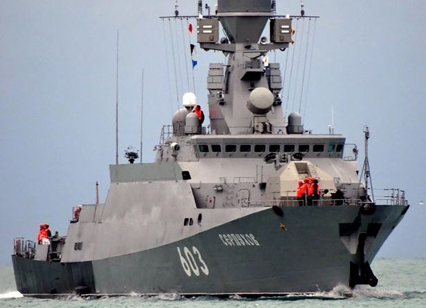 Nga điều khẩn cấp 3 tàu chiến tới biển Baltic theo sát tàu Mỹ - 1
Tàu chiến Serpukhov 603 của Hải quân Nga được nhìn thấy tại vùng biển Baltic. (Ảnh: Mirror)