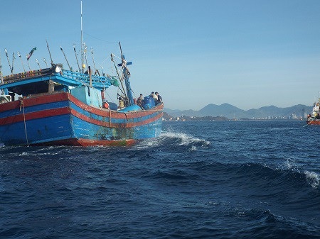Huy động nhiều tàu cá tìm kiếm ngư dân mất tích ở Trường Sa - 1 Huy động nhiều tàu cá tìm kiếm ngư dân mất tích ở Trường Sa - 1