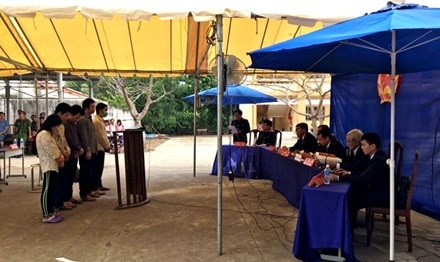 Kẻ chủ mưu cướp tiệm vàng trong vòng 40 giây nhận 14 năm tù - 1 Băng cướp tại phiên tòa