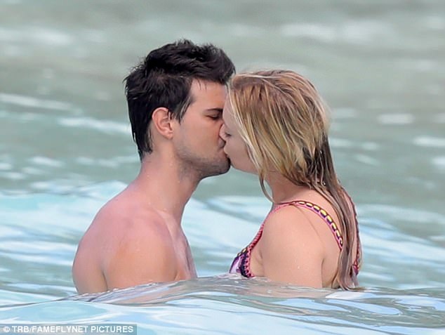 “Người sói” Taylor Lautner hạnh phúc bên “tình mới” - 3 “Người sói” Taylor Lautner hạnh phúc bên “tình mới” - 3