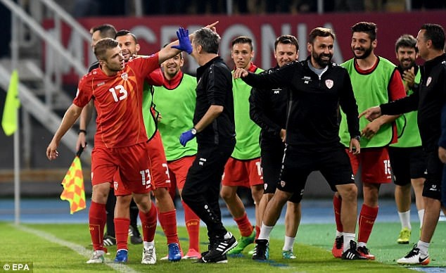 
Ristovski ăn mừng bàn thắng cho Macedonia ở phút 66
