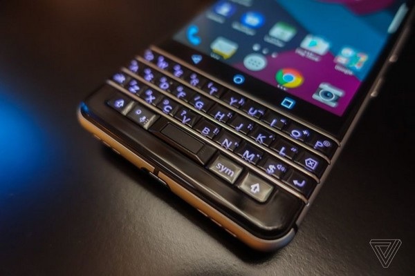 Cận cảnh chiếc smartphone BlackBerry đầu tiên do Trung Quốc phát triển và sản xuất - 3 Cận cảnh bàn phím vật lý được tích hợp cảm ứng của Mercury
