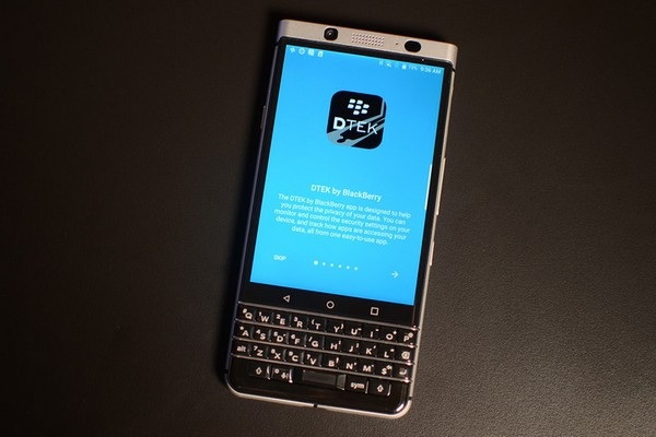 Cận cảnh chiếc smartphone BlackBerry đầu tiên do Trung Quốc phát triển và sản xuất - 8 Phần mềm và dịch vụ trên sản phẩm sẽ do chính BlackBerry phát triển, tập trung vào bảo mật và các tính năng cho doanh nhân