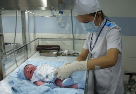 “Coi chừng” khi trẻ vàng da quá 15 ngày - 2 Sau khi chào đời, nếu trẻ bị vàng da quá 15 ngày cần nghĩ đến bệnh teo đường mật