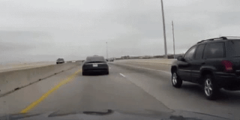 Tài xế chủ quan để xe Tesla tự lái, gây tai nạn - 4 Tài xế chủ quan để xe Tesla tự lái, gây tai nạn - 4
