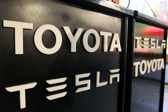 Hợp tác bất thành, Toyota rút vốn khỏi Tesla - 1 Toyota từng sở hữu 3% cổ phần Tesla, trị giá 50 triệu USD khi mua vào năm 2010.