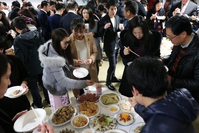 Bạn trẻ Việt tụ họp bên mâm cỗ Tết tại Osaka - 5 Bạn trẻ Việt tụ họp bên mâm cỗ Tết tại Osaka - 5