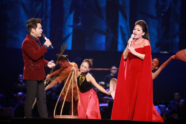 Anh Thơ diện váy tiền tỷ “liều lĩnh” hát nhạc Ngô Thụy Miên - 6 Anh Thơ diện váy tiền tỷ “liều lĩnh” hát nhạc Ngô Thụy Miên - 6