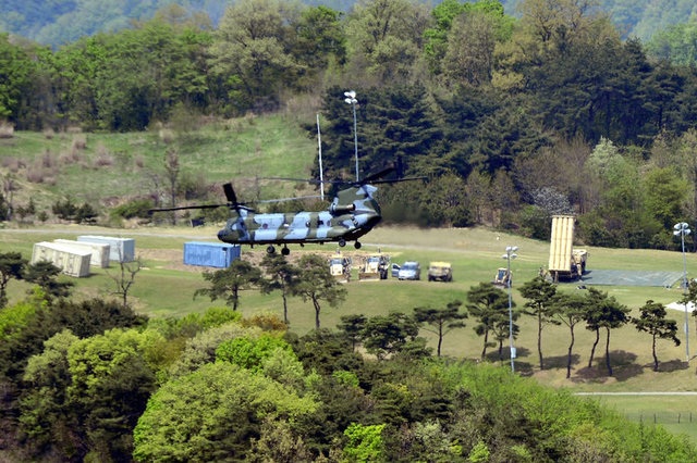 Trung Quốc bị tố tấn công mạng nhóm liên quan tới hệ thống tên lửa THAAD - 1
Hệ thống tên lửa THAAD đang được triển khai tại Seongju, Hàn Quốc (Ảnh: Reuters)