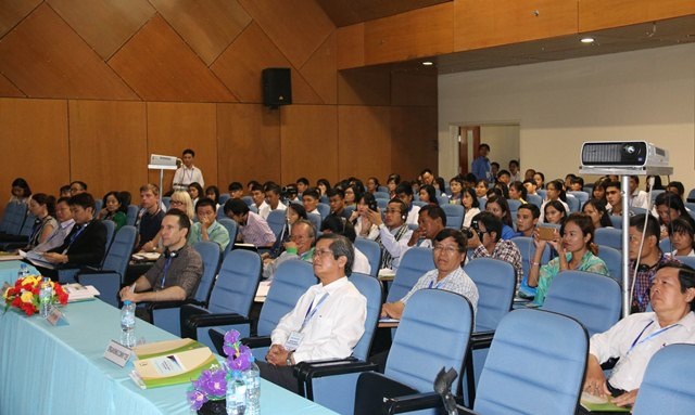 An ninh nguồn nước sông Mê Kông đang đe dọa vựa lúa của cả nước - 1 Các đại biểu, nhà khoa học cùng tham gia hội thảo