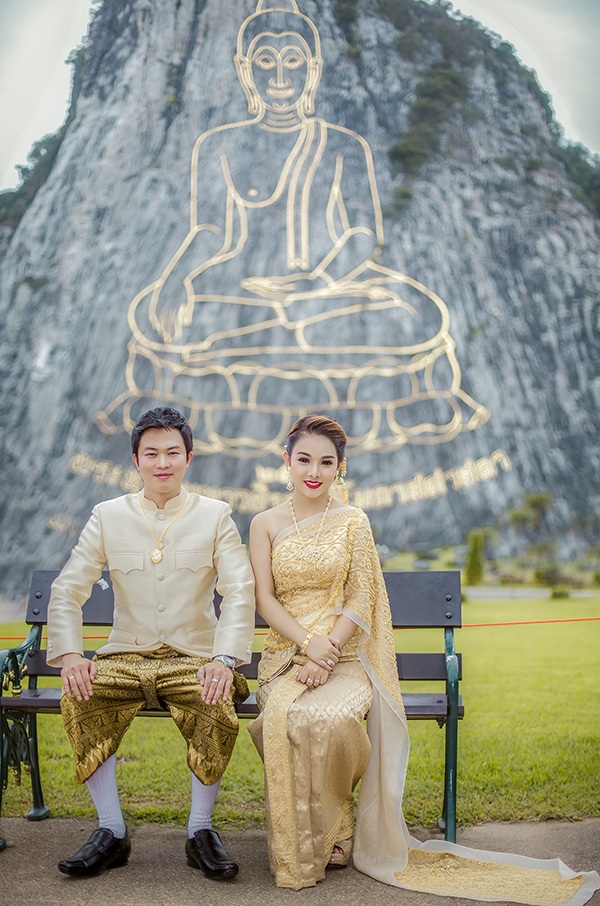 Bộ ảnh cưới của cặp đôi Việt sẽ mang đến cho bạn những khoảnh khắc đáng nhớ cả đời. Đó là lúc tình yêu của họ bùng cháy tột đỉnh, sẽ làm bạn cảm động và xúc động vô cùng. Hãy đến đây và cảm nhận qua những khoảnh khắc lãng mạn, đầy hạnh phúc này.