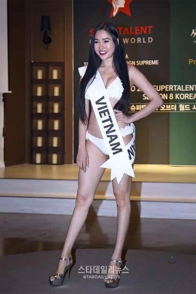 Người đẹp Lương Thái Trân giành ngôi Á hậu Siêu tài năng thế giới 2017 - 1 Lương Thái Trân tham gia cuộc thi Hoa hậu Siêu Tài năng Thế giới và giành danh hiệu Á hậu.