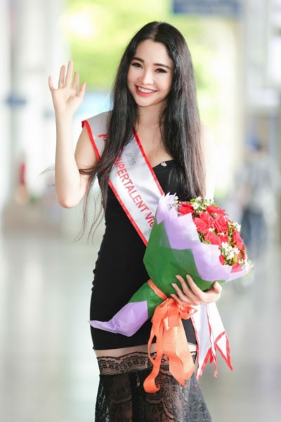 Người đẹp Lương Thái Trân giành ngôi Á hậu Siêu tài năng thế giới 2017 - 4 Lương Thái Trân trở về Việt Nam sau cuộc thi, ngày 22/5.