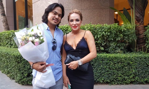 Ca sỹ Thanh Hà phải tiêm thuốc hàng ngày để lấy lại giọng - 2 Trong đêm nhạc tới, Thanh Hà và bạn trai kém 12 tuổi sẽ song ca Nếu xa nhau của nhạc sỹ Đức Huy.