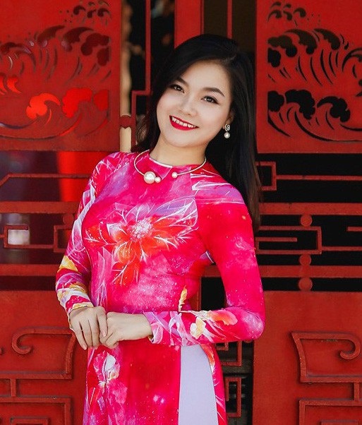Sao Việt gửi lời chúc năm mới tới độc giả Dân trí - 5
Ca sĩ Thanh Ngọc đang đi du lịch tại nước ngoài cùng gia đình nhưng cũng đã gửi lời chúc đến độc giả Dân trí: “Chúc độc giả báo Dân Trí năm mới với thật nhiều may mắn, thành công, hạnh phúc và luôn nhiều sức khỏe”.