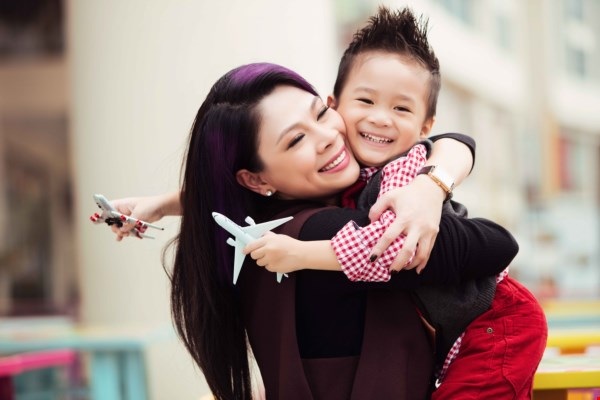 Thanh Thảo mất 2 năm để đưa con trai nuôi sang Mỹ - 1 Búp bê Thanh Thảo và con trai nuôi Jacky Minh Trí