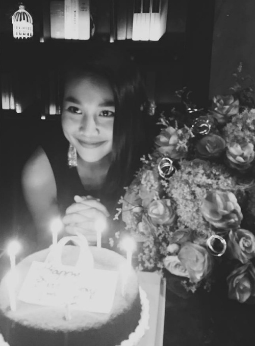 Thanh Hằng đăng ảnh cảm ơn người hâm mộ vì những lời chúc sinh nhật và những món quà ý nghĩa, cô chia sẻ trên trang cá nhân: Mãi mãi tuổi 18. Hằng cảm ơn tất cả lời chúc mừng của mọi người nhé. Chẳng ước gì hơn, chỉ mong chúng ta dành cho nhau một chút thời gian. Hãy cũng nhìn nhau già đi là đủ vui rồi nhỉ.