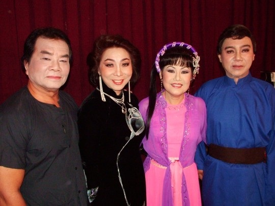 NSND Lệ Thủy, NSƯT Minh Vương, Hữu Châu tiếc thương NSƯT Thanh Sang - 2 NSND Bạch Tuyết, Phượng Liên và NSƯT Thanh Sang