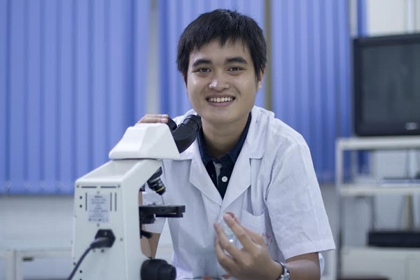 3 chàng trai 9X Việt “gõ cửa” thành công ĐH Harvard năm 2016 - 2
Phạm Thanh Tùng nhận 2 học bổng thạc sĩ ĐH Y danh giá nước Mỹ (ĐH Harvard và ĐH Johns Hopkins.