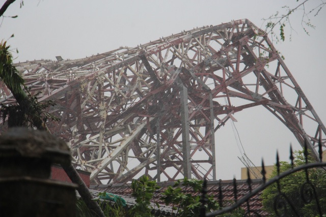 Cộng đồng mạng chia sẻ loạt ảnh hậu quả "xé lòng" của cơn bão số 10 - 9 Tháp truyền hình thị xã Kỳ Anh bị bão số 10 kéo đổ.