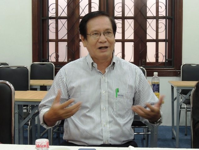 Không phải cứ “lớp sang” thì giáo dục tốt hơn - 2 Ông Lê Ngọc Điệp, nguyên Trưởng phòng giáo dục tiểu học (Sở GD-ĐT TPHCM) cho rằng dạy làm người không thể chờ... tiền.