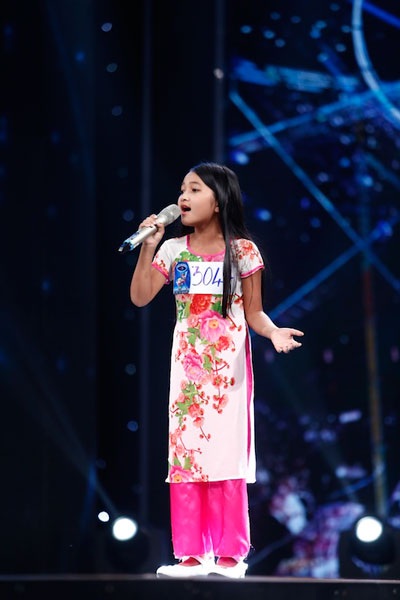 Cô bé Thu Uyên khiến giám khảo mê mẩn.