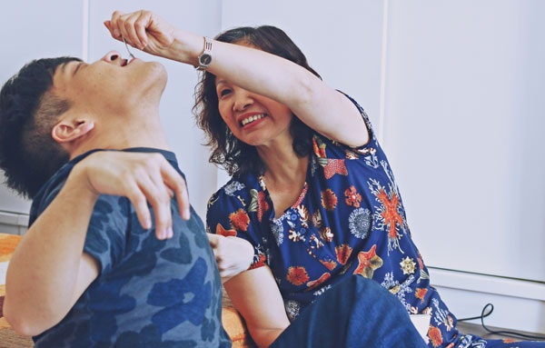 "Nếu được sống thêm một lần, mẹ có muốn làm mẹ của con?" - 3
Người mẹ bình dị mà vĩ đại của nhạc sĩ Thiên Ngôn