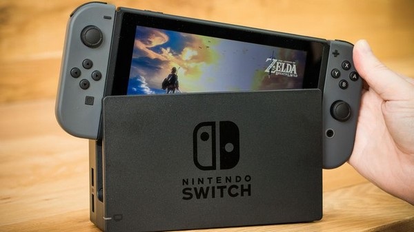Top 10 thiết bị công nghệ của năm 2017 - Bất ngờ vị trí đầu tiên - 1 Máy chơi game Nintendo Switch được TIME đánh giá cao về sự tiện dụng, có thể vừa là máy chơi game cầm tay, vừa là máy chơi game truyền thống kết nối với TV