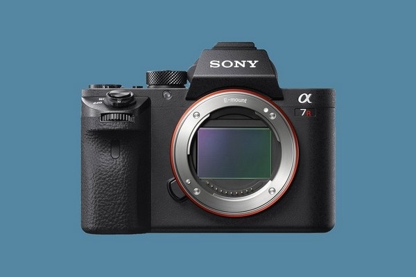 Top 10 thiết bị công nghệ của năm 2017 - Bất ngờ vị trí đầu tiên - 2 10. Máy ảnh Sony Alpha A7R III