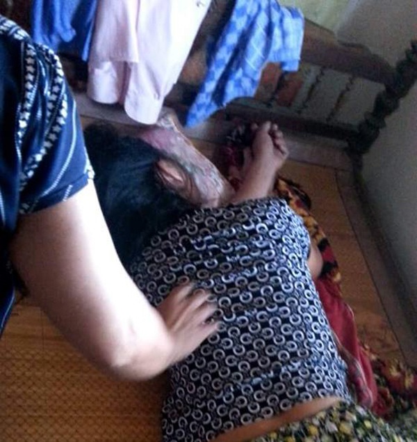 Con tử nạn tại Nhật Bản, gia đình chưa có kinh phí đón con về - 2 Mẹ nạn nhân Sáng gục ngã khi nhận tin dữ về con trai.