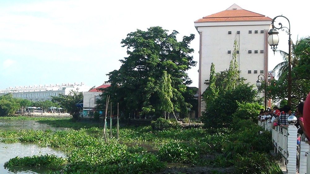 Phát hiện thi thể cụ bà trên sông Sài Gòn - 1 Phát hiện thi thể cụ bà trên sông Sài Gòn - 1