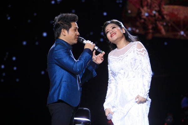 Anh Thơ diện váy tiền tỷ “liều lĩnh” hát nhạc Ngô Thụy Miên - 5 Trọng Tấn- Anh Thơ đem đến nhiều bất ngờ khi thể hiện chùm liên khúc của nhạc sĩ Trần Tiến với tiếng đàn guitar của nhạc sĩ Thanh Phương.