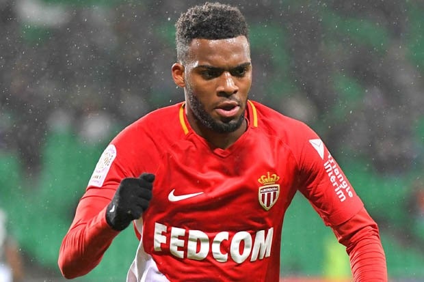Trong mùa Hè vừa qua, Thomas Lemar chỉ còn cách Arsenal đúng một bước chân. Dù vậy, thương vụ này đổ bể vào phút chót. Phó Chủ tịch Monaco, Vadim Vasilyev thừa nhận CLB khó giữ chân tiền vệ này. Hiện tại, Arsenal và Liverpool đang muốn có chữ ký của Thomas Lemar.