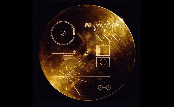 NASA đã gửi thông điệp tới người ngoài hành tinh như thế nào? - 3
Chiếc đĩa bằng vàng: các sơ đồ mà NASA dùng để giải thích về Trái Đất.