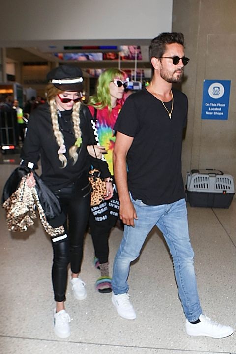 
Bella Thorne từng hẹn hò với Scott Disick - bồ cũ của chị cô Kim vài ngày hồi tháng 5 khi họ cùng dự LHP Cannes
