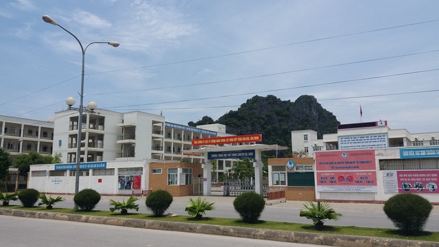 225 HS giỏi không được nhận thưởng, 51 HS trường chuyên bỗng chốc “bơ vơ” - 4 Trường THPT chuyên Hạ Long (tỉnh Quảng Ninh).