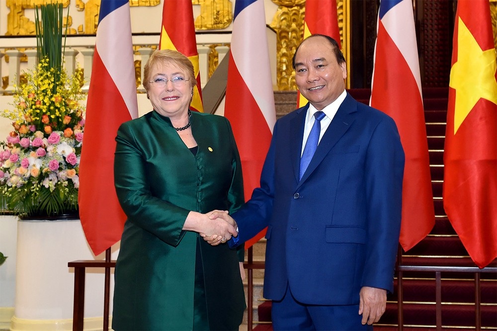 Việt Nam - Chile cần tiến tới giai đoạn mới trong hợp tác - 1 Thủ tướng Nguyễn Xuân Phúc tiếp Tổng thống Chile Michelle Bachelet. (Ảnh: VGP).