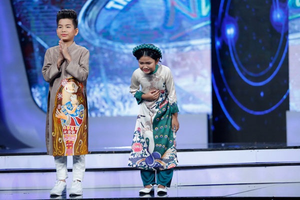 Thí sinh nhí hát được giám khảo ví như “ngôi sao”, “thần đồng” - 3 Thu Uyên bật khóc khi bị rơi vào vòng nguy hiểm.