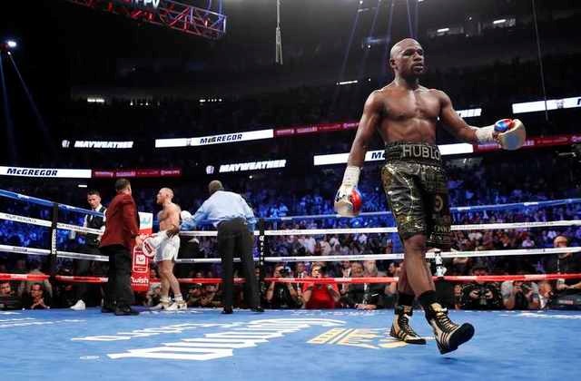 "Độc cô cầu bại" Mayweather hạ knock-out McGregor - 3
Mayweather tiếp tục là độc cô cầu bại của làng quyền anh
