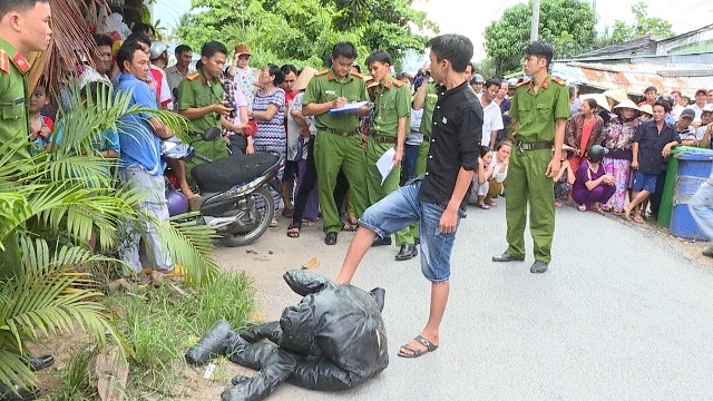 Khởi tố hai nghi phạm đánh chết người vì giành bạn gái trên Facebook - 1 Thực nghiệm hiện trường vụ giết người vì mâu thuẫn trên Facebook