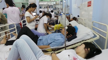 Vụ hàng loạt công nhân ngất xỉu do... “hồi hộp”? - 1 Nhiều vụ việc công nhân ngất xỉu nhập viện đã xảy ra nhưng khó xác định được nguyên nhân