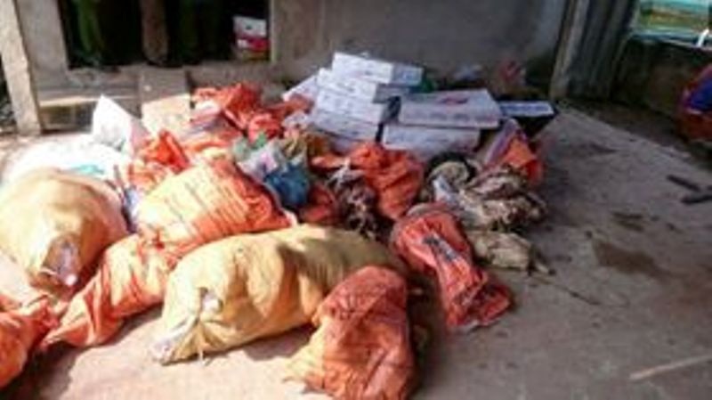 Phát hiện hơn 1 tấn thực phẩm quá đát, ôi thiu - 1 Phát hiện hơn 1 tấn thực phẩm quá đát, ôi thiu - 1